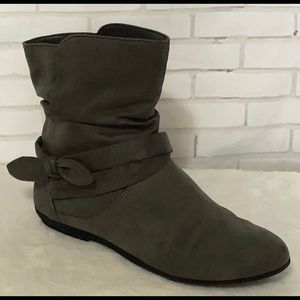 Lower East Side Gray Ankle Boots Faux Suede Sz 10